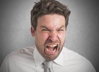 Wer aus der Familie hat mich verpetzt?! 75-jähriger Rentner verklagt die Rentenversicherung