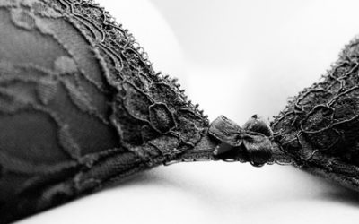 Erzieher: „Lederoutfit? Chic, Steht Dir bestimmt, Denkbar? Mit was drunter? String Strapse Strümpfe … Ok, ausprobieren?“