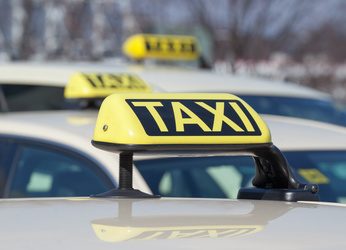 Taxifahrer: Knopf drücken! Knopf drücken! Knopf drücken!